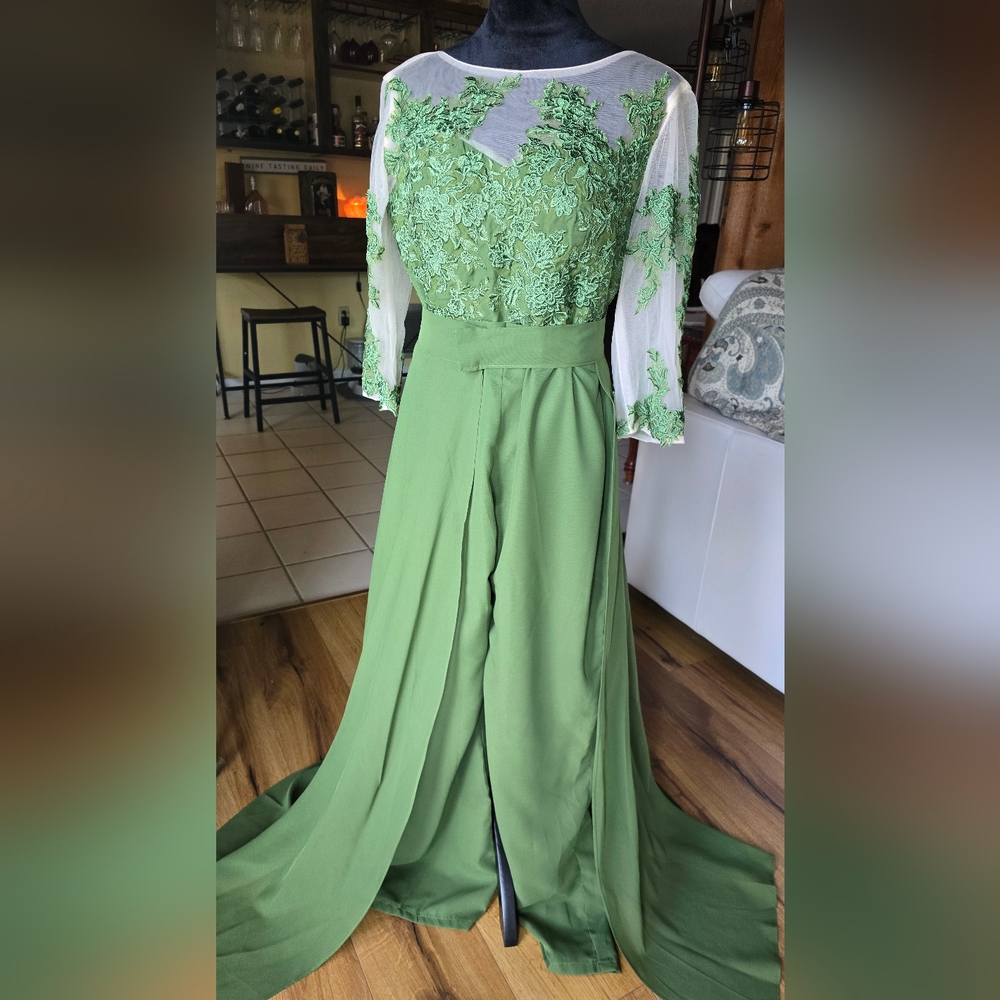 Elegant Green Lace Gown